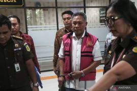 Mantan Bupati Lombok Barat jadi tersangka korupsi LCC
