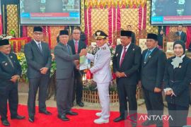 Serah terima jabatan Bupati dan Wakil Bupati Rejang Lebong berjalan hikmat