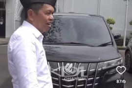 Dedi Mulyadi bagi-bagi mobil dinas! Mercedes Sprinter disulap jadi RS keliling