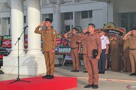 Hari pertama kerja Wawako Padang Panjang pimpin apel dan silaturahmi dengan ASN