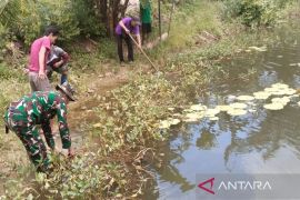 Kotabaru's 123rd TMMD gotong-royong clean up reservoir