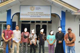 Petugas cegat pekerja migran ilegal dari Malaysia di Karimun