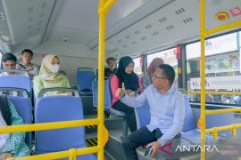 Zakiyuddin gunakan bus listrik ke kantor Wali Kota Medan