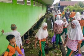 SDN Kuin 1 edukasi siswa bantu pemkot tangani darurat sampah