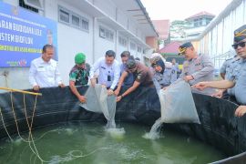 Ditjenpas dan kepolisian tabur benih ikan serta tinjau lahan pertanian di Lapas