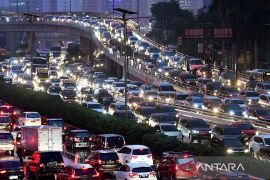 Polisi izinkan pengguna jalan tol dalam kota gunakan bahu jalan