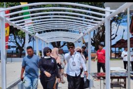 Mataram tata fasilitas umum di Pantai Ampenan