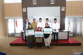 Baznas Kepri salurkan 1.000 paket sembako Ramadhan bagi kaum dhuafa