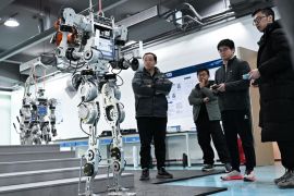 Robot Humanoid Hubei mampu angkat beban 60 kg