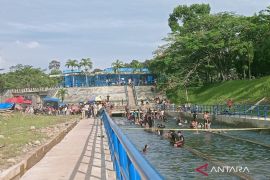 Mukomukoimbau warga hati-hati mandi "balimau"