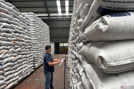 Bulog Bandung menjamin stok beras 15.000 ton aman selama tiga bulan