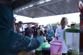 Bangka salurkan 10 unit "Booth Container" untuk UMKM