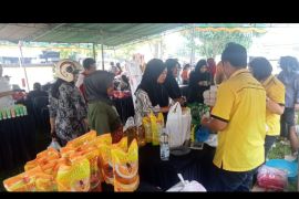 Bazar murah minyak goreng di Mataram bantu warga saat Ramadhan