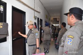 Satpol PP Surabaya operasi yustisi rumah indekos jelang Ramadhan
