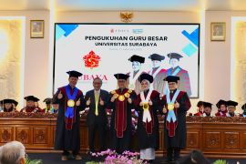 Ubaya kukuhkan tiga guru besar baru guna perkuat riset dan inovasi