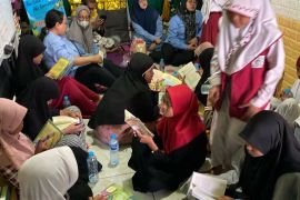 Perpustakaan keliling  JO Booxplore dari karyawan RDMP untuk anakpanti