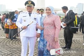 Bupati Kotabaru dan istri sebelum pelantikan kepala daerah di Jakarta