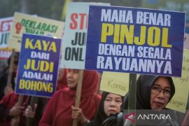 Aksi tolak judi dan pinjaman daring di Tangerang