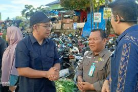 Kendalikan inflasi, BI Babel - TPID sidak ketersediaan bahan pokok di Pasar Pagi Kampung Melayu