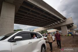 Wapres Gibran Rakabuming tinjau proyek Tol Jogja-Bawen Page 1 Small