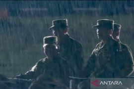 Presiden Prabowo, SBY, Jokowi naik Maung cek pasukan di Akmil