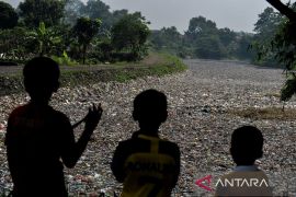Education key to waste management, minister says