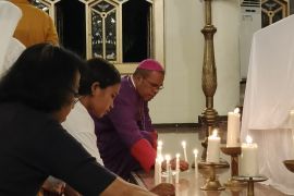 Umat Katolik  di Ambon doa bersama bagi kesembuhan Paus Fransiskus