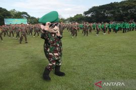 Danrem 162/WB umrahkan dua babinsa terbaik di NTB pada momentum HUT ke-64