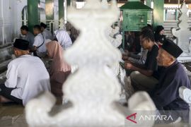 Ziarah kubur jelang Ramadhan di Banten