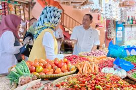 Sejumlah harga kebutuhan pokok alami kenaikan di pasar Karawang