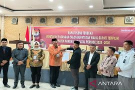 KPU Mandailing Natal tetapkan Saipullah - Atika pasangan bupati dan wakil bupati terpilih