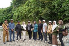 Ketua DPRD Balangan tinjau langsung kondisi Wisata Batu Ajung