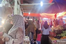 Pasar di Padang Pariaman ramai pengunjung jelang Ramadhan