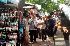 Jaktim imbau PKL di Jatinegara tak ganggu bahu jalan