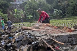 Puluhan rumah terdampak banjir luapan air irigasi di Bandung Barat