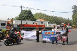 KAI Daop 9 Jember kurangi risiko kecelakaan di perlintasan sebidang