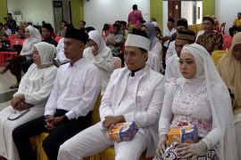 30 pasangan muslim nikah massal dan sidang isbat di Jayapura