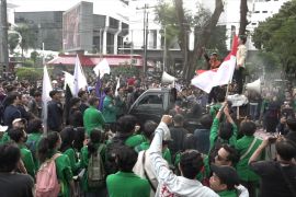 Aksi mahasiswa di Patung Kuda berlangsung damai
