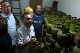 Dasco tinjau pangkalan dan sub-pangkalan LPG 3 kg di Palmerah