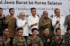 Pemprov Jabar lepas 14 tenaga kerja profesional ke Korea Selatan