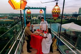 Nikmati buka puasa dengan pemandangan kota di EXCOTEL Surabaya