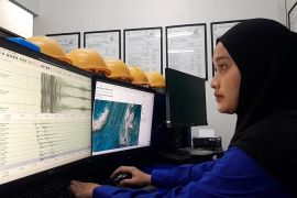 Warga Ternate diminta jangan panik usai diguncang gempa bumi magnitudo 4,9