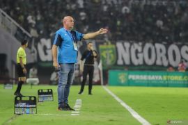 Dikalahkan Persebaya 4-1, pelatih Persib akui sisi pertahanan terlalu terbuka