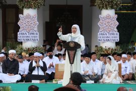 Penyambutan Gubernur dan Wakil Gubernur Jawa Timur