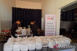 Donatur WIZ distribusikan menu buka puasa bagi warga Gaza Palestina