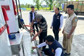 Polres-Diperindag sidak sejumlah SPBU pastikan BBM di Lamongan aman