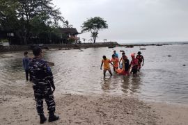 Wisatawan terseret ombak hingga 3 Km di Pantai Carita Pandeglang ditemukan tewas