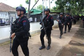 Penggeledahan terkait kasus narkoba di Bangkalan