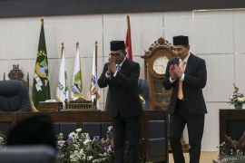 100 hari Andra Soni-Dimyati, antara kritik dan harapan