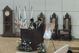 Gubernur Andra Soni janjikan perbaikan sanitasi dan sekolah unggulan